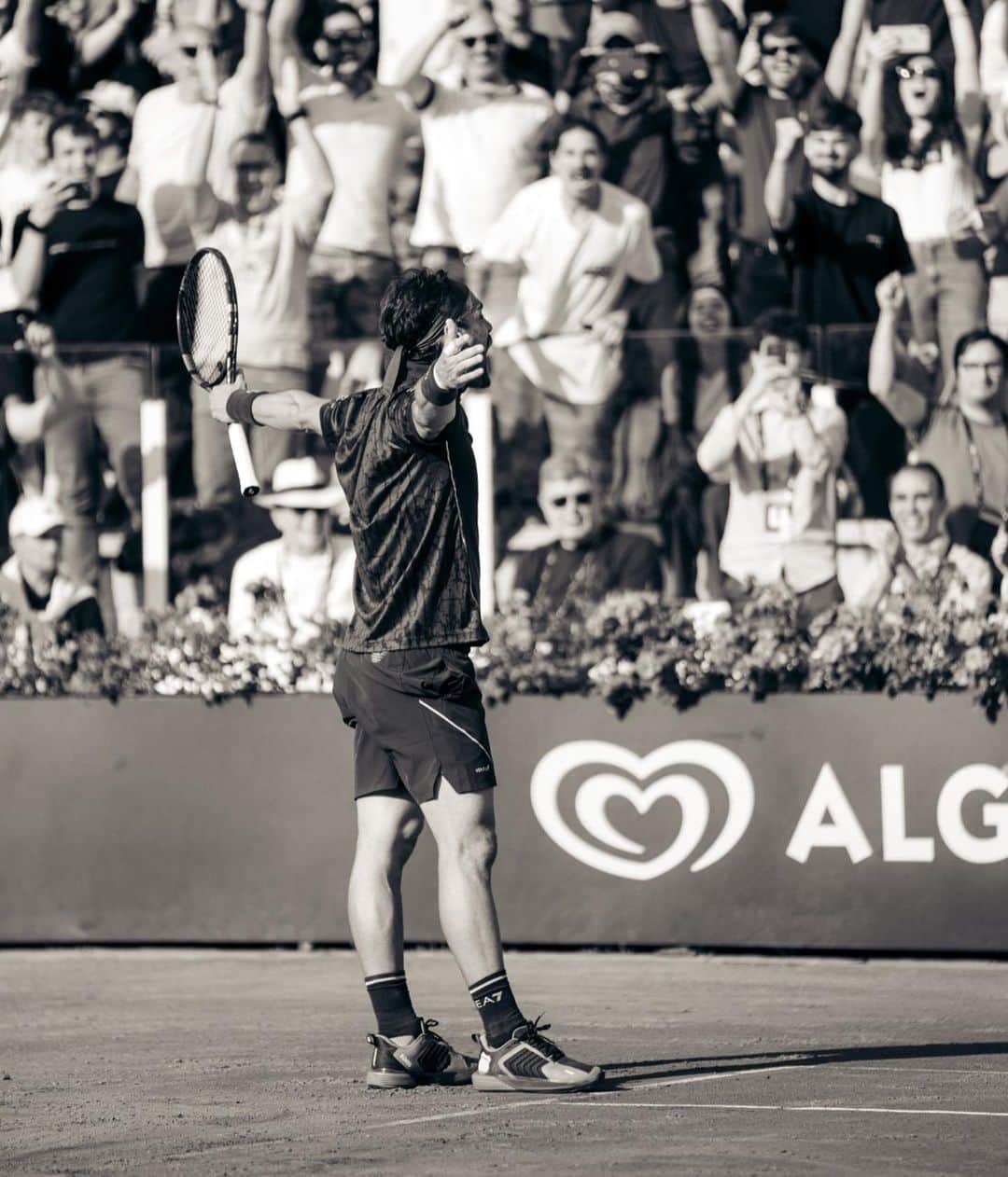 ファビオ・フォニーニのインスタグラム：「I love this court 🤍🖤」