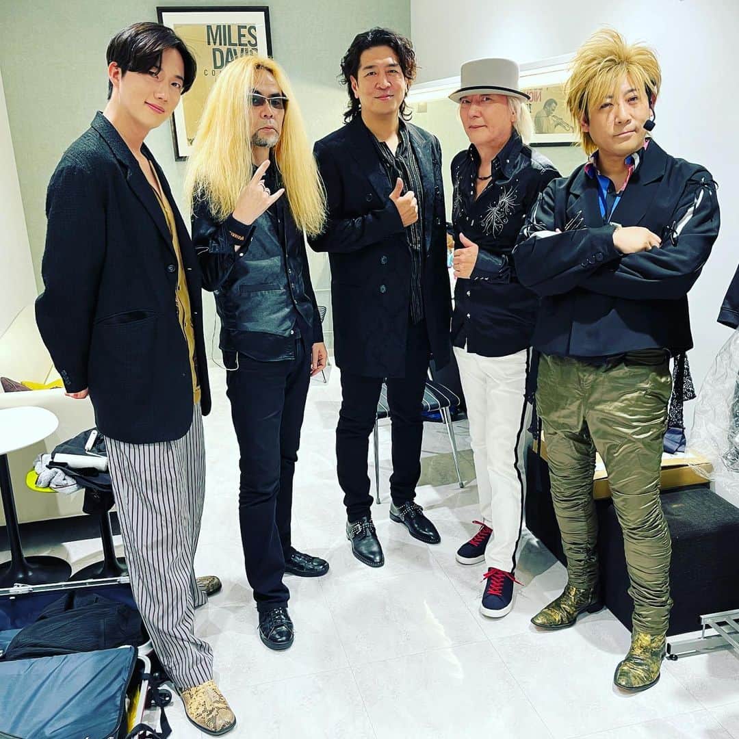 Shinnosukeのインスタグラム：「先日のメンズ。楽屋にて。」