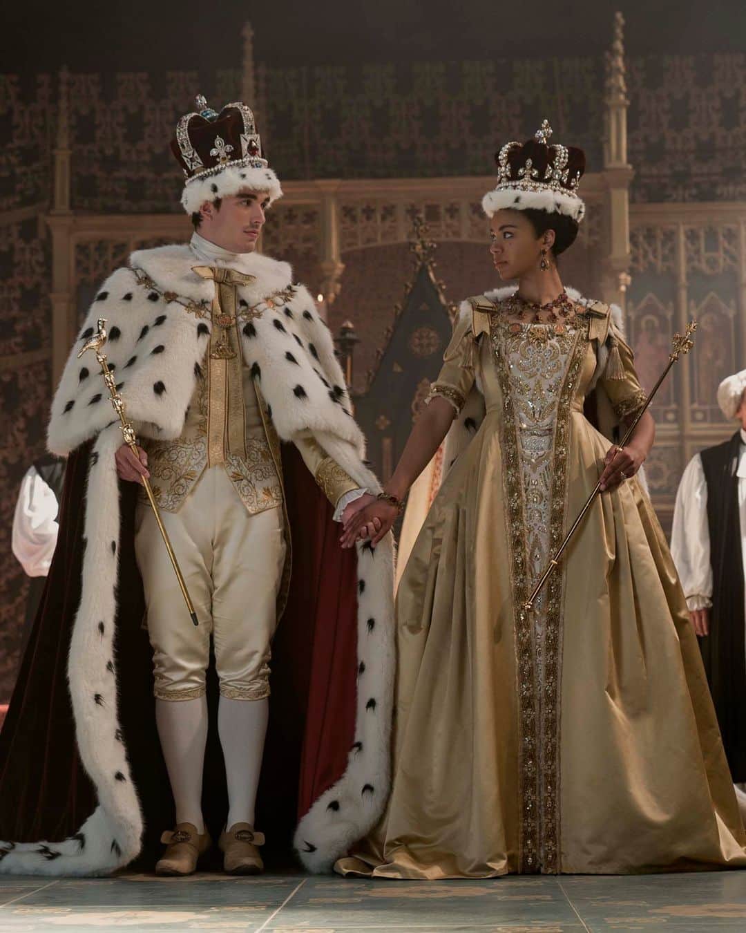 New York Times Fashionのインスタグラム：「In an interview with The New York Times, a costume designer for “Queen Charlotte,” Netflix’s new “Bridgerton” spinoff, discussed creating clothing for royalty and looking to the House of Windsor for real-life inspiration.  Lyn Elizabeth Paolo and her fellow costume designer, Laura Frecon, created more than a thousand costumes inspired by the Georgian and Regency periods, including an estimated 500 crowns. They combined research on real-life royals with more modern inspiration from Dior and Alexander McQueen. “We’re having a little fun with history,” she said.  The series’s characters are constricted by their circumstances and their costuming alike. Minutes into the first episode, for instance, Charlotte is cinched into a gown encrusted with sapphires and squeezed into a marriage to King George III of Britain. The show, created by Shonda Rhimes, weaves the pair’s eventual love story together with threads on race and mental health.  @callieholtermann spoke to Paolo about her inspirations days after the coronation of King Charles III — and Paolo weighed in on her favorite looks from the real-life coronation. Read the full interview at the link in bio. Images via Netflix」