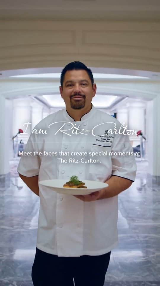 リッツ・カールトンのインスタグラム：「Sharing California with Chef Steven in #LagunaNiguel  Meet the artisans who create special moments at The Ritz-Carlton: For Executive Sous Chef Steven Wan, @ritzcarltonlagunaniguel sparks a sense of California enchantment, where his cuisine is one part of something irresistible — beach days, blufftop sunsets, and a landscape brimming with possibilities for everyone.」