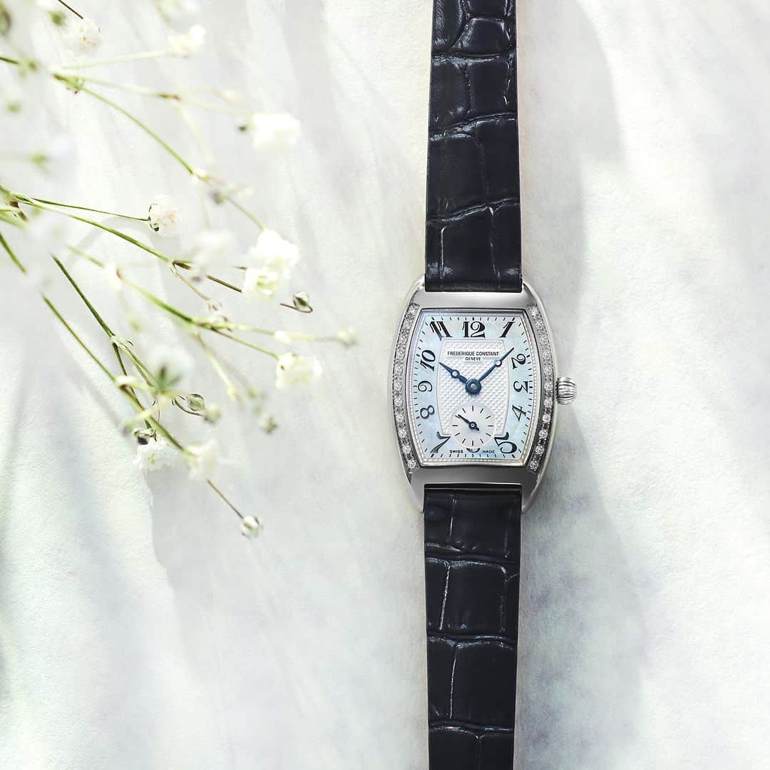 Frederique Constant Japanさんのインスタグラム写真 - (Frederique Constant JapanInstagram)「"ありがとう"を伝える母の日のギフトに…⌚🌹  いつもの感謝を伝えるギフトに、腕時計を贈ってみてはいかがでしょうか。 樽型のトノーケースのデザインに、サイドには22石のダイヤモンドがあしらわれた「クラシック アールデコ」は、特別感と華やかさを演出し、おとなの女性にふさわしい気品を添えてくれます。 様々なシーンで活躍する腕時計は、贈り物としても重宝されています。   《クラシック アールデコ》 FC-235APW1T2D26 ¥228,800 (税込) クォーツ、3気圧防水、カーフレザーストラップ、日本限定 . . . . . "#FrederiqueConstant #swiss #swissmade #swisswatch #wristwatch #artdeco #carree #diamond #ladieswatch #フレデリックコンスタント #レディースウォッチ #レディースファッション #時計 #腕時計 #大人時計 #大人ファッション #大人可愛い #大人シンプル #アールデコ  #母の日 #母の日ギフト」5月12日 20時00分 - frederiqueconstantjapan