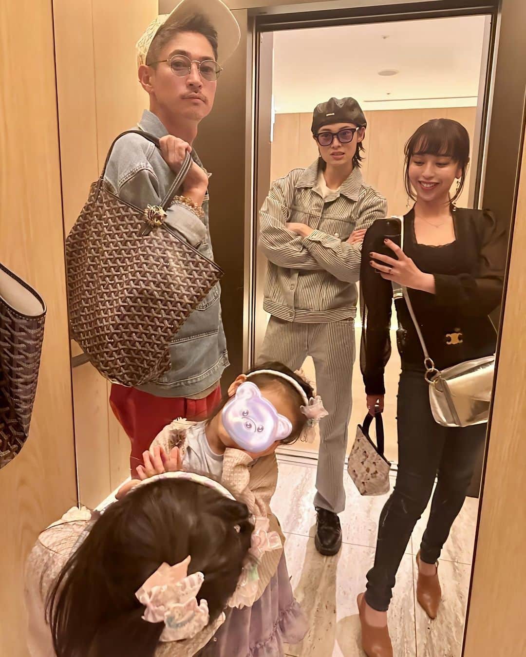 PINKYのインスタグラム：「濃密家族時間👨‍👩‍👧‍👦🫶  洋介さんと愛流が初めて揃って登壇したスーツスクエアのトークイベント。 何だか私がドキドキしてしまったけど、2人の素敵な姿を見ることができて感無量でした🕺🕺👏✨  ・・・・・・・  #love #happy #family」