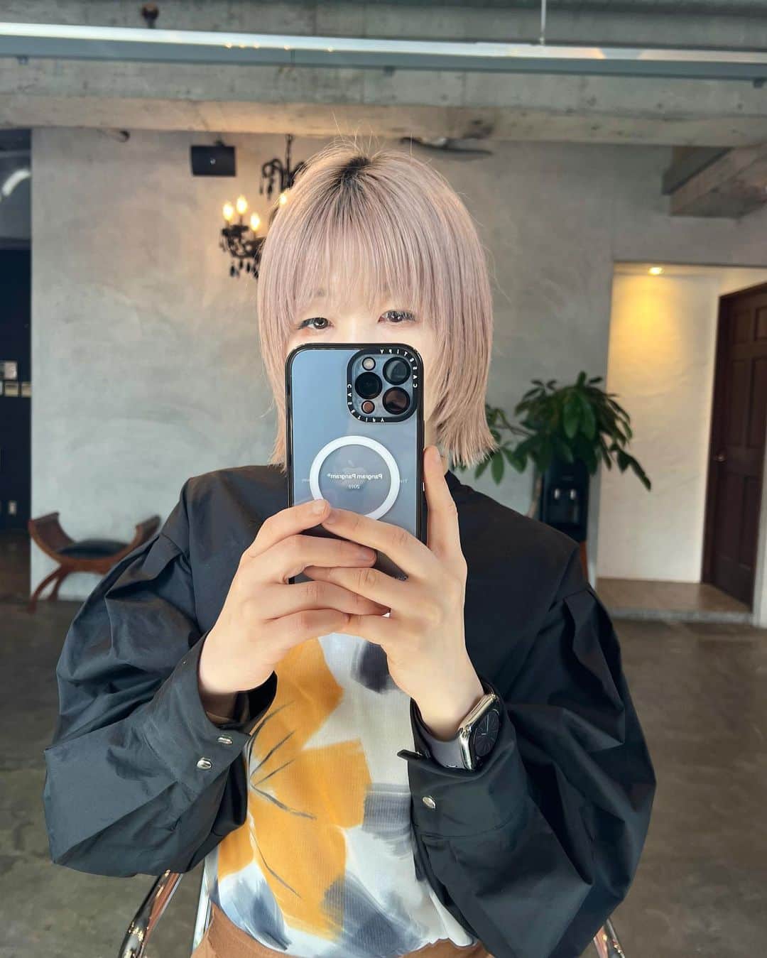 Yoshie Hamaのインスタグラム：「ムラシャンだけでも綺麗🐭 クオルシアのpurpleにソマルカのピンクを微量だけプラス。  #ムラシャン #調合楽しい #トリプルカラー #ハイトーンボブ #stay #skz」