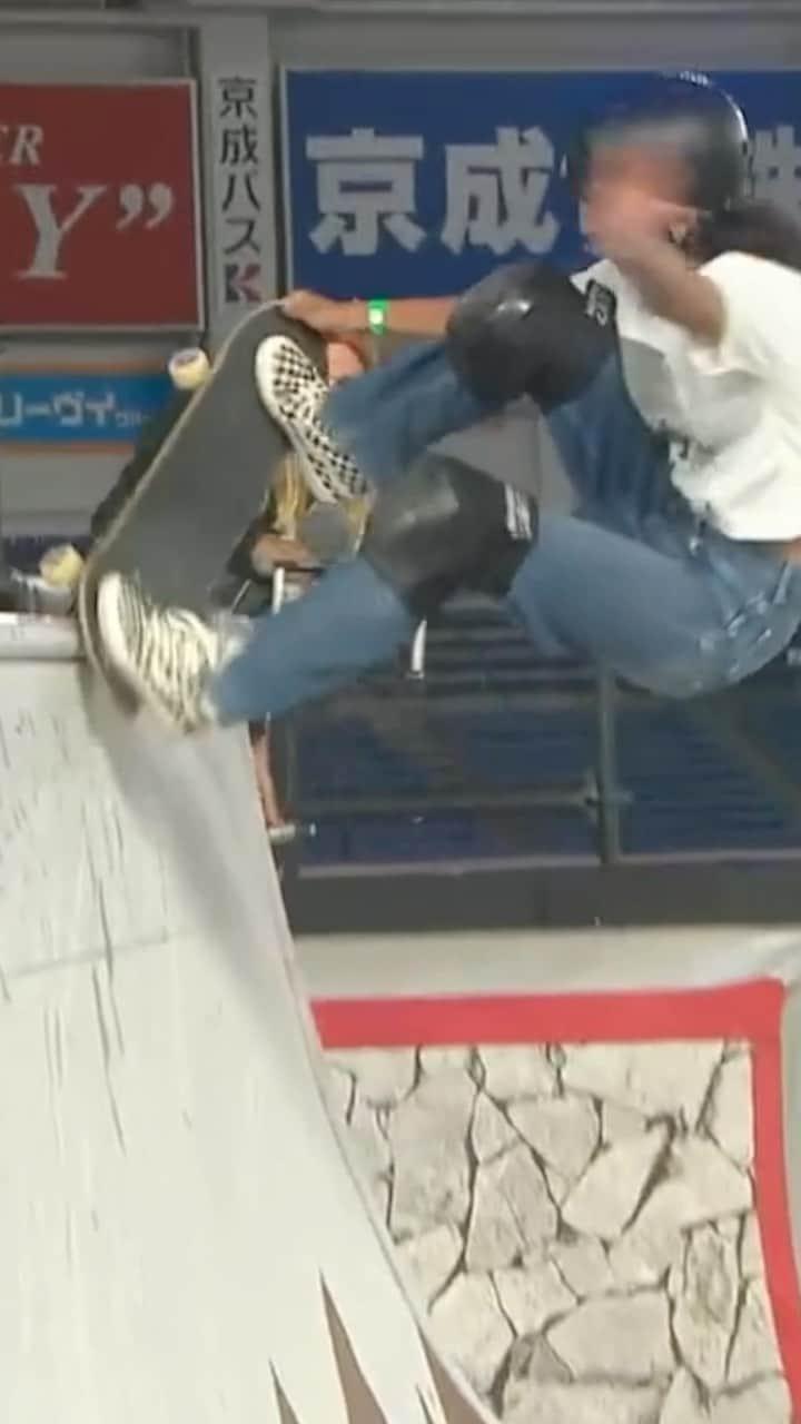 開心那のインスタグラム：「Japan’s @cocona.hiraki, age 14, threw a 50-50 on the flatbar during the Women’s Skateboard Park Elimination, which was by far one of the hardest tricks of the comp. She earned the top spot heading to the final. Hiraki has medaled in all three of her Park appearances starting at Minneapolis 2019 when she was only 10 yrs, 11 mos.  #XGames #XGamesJapan #skateboarding」