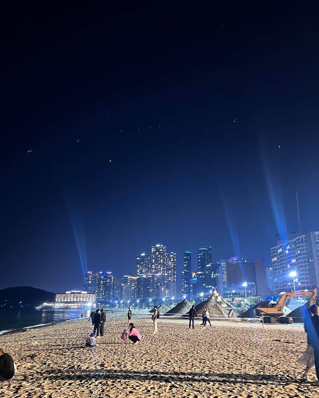 リャン・イーチェン（梁以辰）さんのインスタグラム写真 - (リャン・イーチェン（梁以辰）Instagram)「美到不捨離開嚕🏖️🙌🏻🥰 海雲台真的很值得來！ 是會讓人想念的地方。  🫶🏻  之後再分享近乎100分的飯店， 還有梁同學的釜山美之景點名單。  我先繼續渡假了哦。🧘🏻‍♀️  #heaundae #busan #korea」5月12日 20時13分 - yi_chan_liang