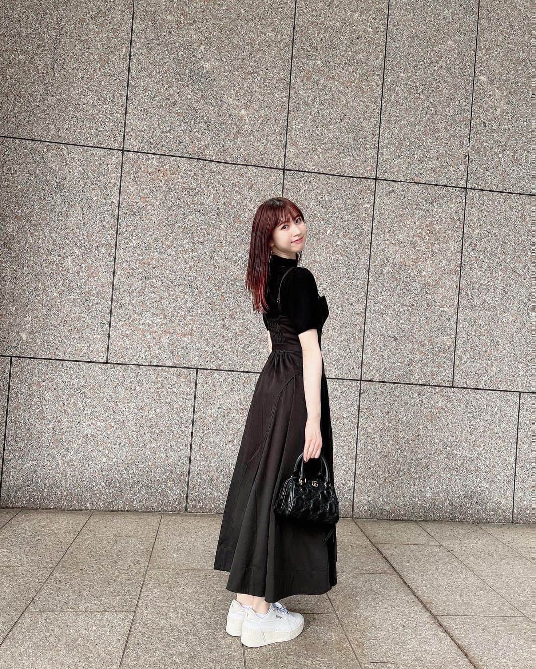 永野芹佳さんのインスタグラム写真 - (永野芹佳Instagram)「🖤🤍  黒い洋服だいすき☺︎  #私服 #snidel #スニーカーコーデ」5月12日 20時15分 - iroziro_serika