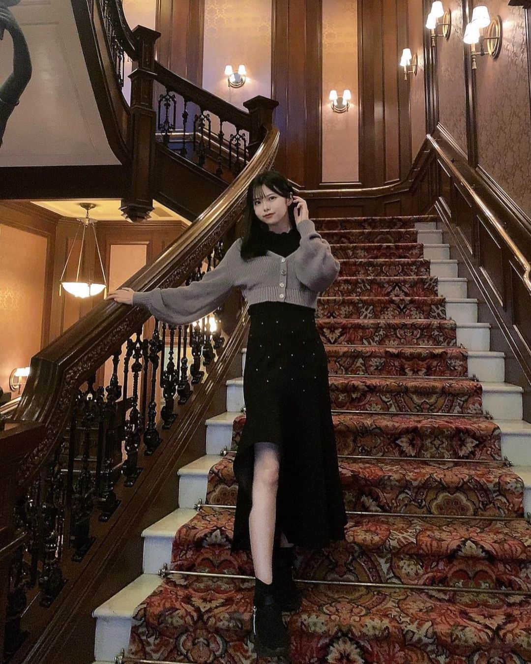 荒野姫楓のインスタグラム：「将来こういうお家に住みたいな☺️🫶🏰  . #名古屋#名古屋アイドル#アイドル#アイドルヘア#アイドルメイク#ピンクメイク#ブルベ冬#ブルベ冬コーデ#ディズニーカメラ隊 #ディズニー #洋館 #洋館好き #SKE48#idol#Nagoya#asiangirl#asian#Japaneseidol」