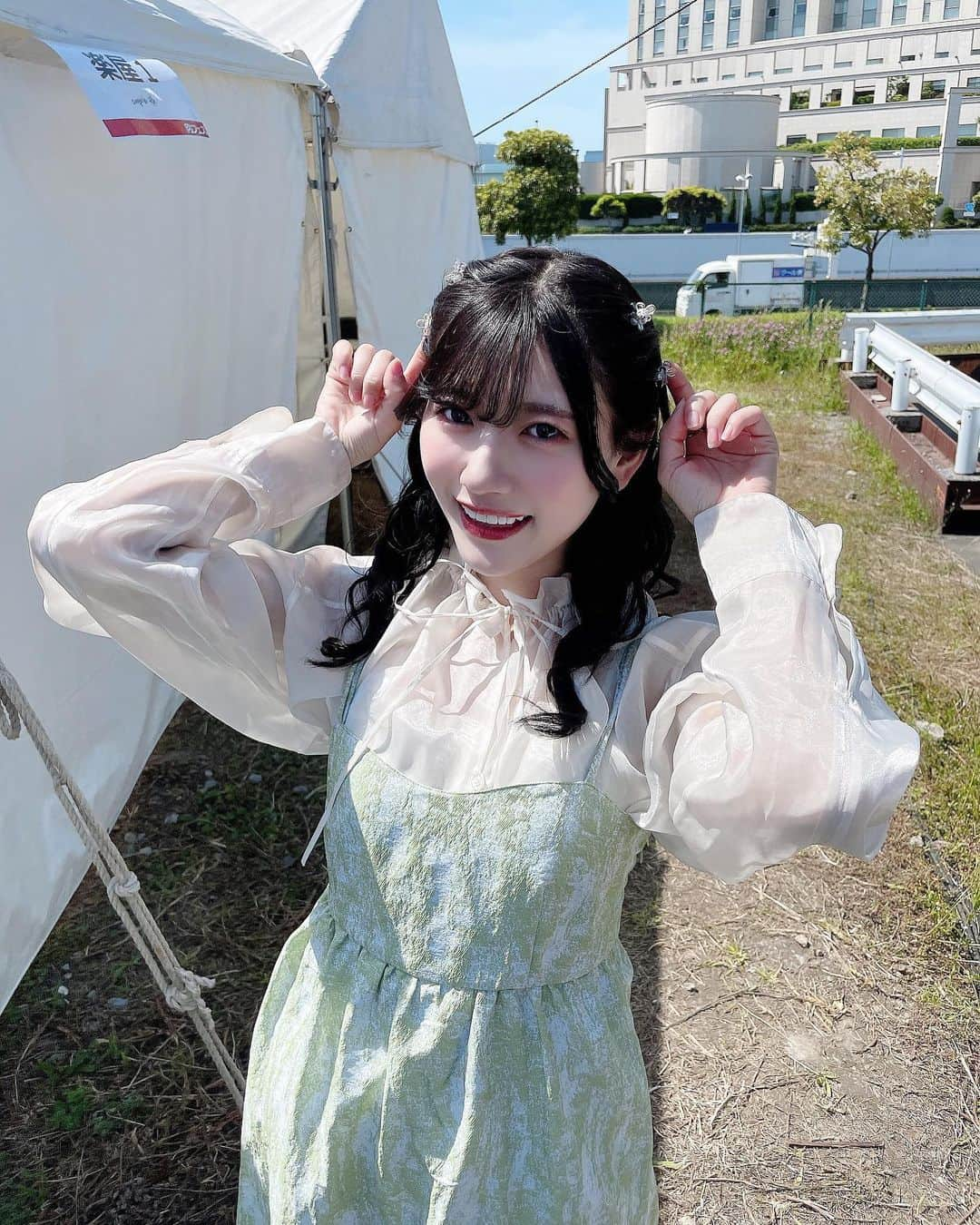 山田麻莉奈さんのインスタグラム写真 - (山田麻莉奈Instagram)「. GW2日目は #肉フェス 邪神ちゃんドロップキックステージに 出演させて頂きました！！ 野外めっちゃ楽しかった〜〜  お天気も最高に良かったし、 美味しいお肉をひたすら食べて歌うという幸せでしかないステージ！() ありがとうございました...🥲🤍  来年もお肉たべたいです！！！！！！  #肉フェス #お台場 #野外  #肉 ！！！！！！ #🍖」5月12日 20時18分 - marina.yamada_324