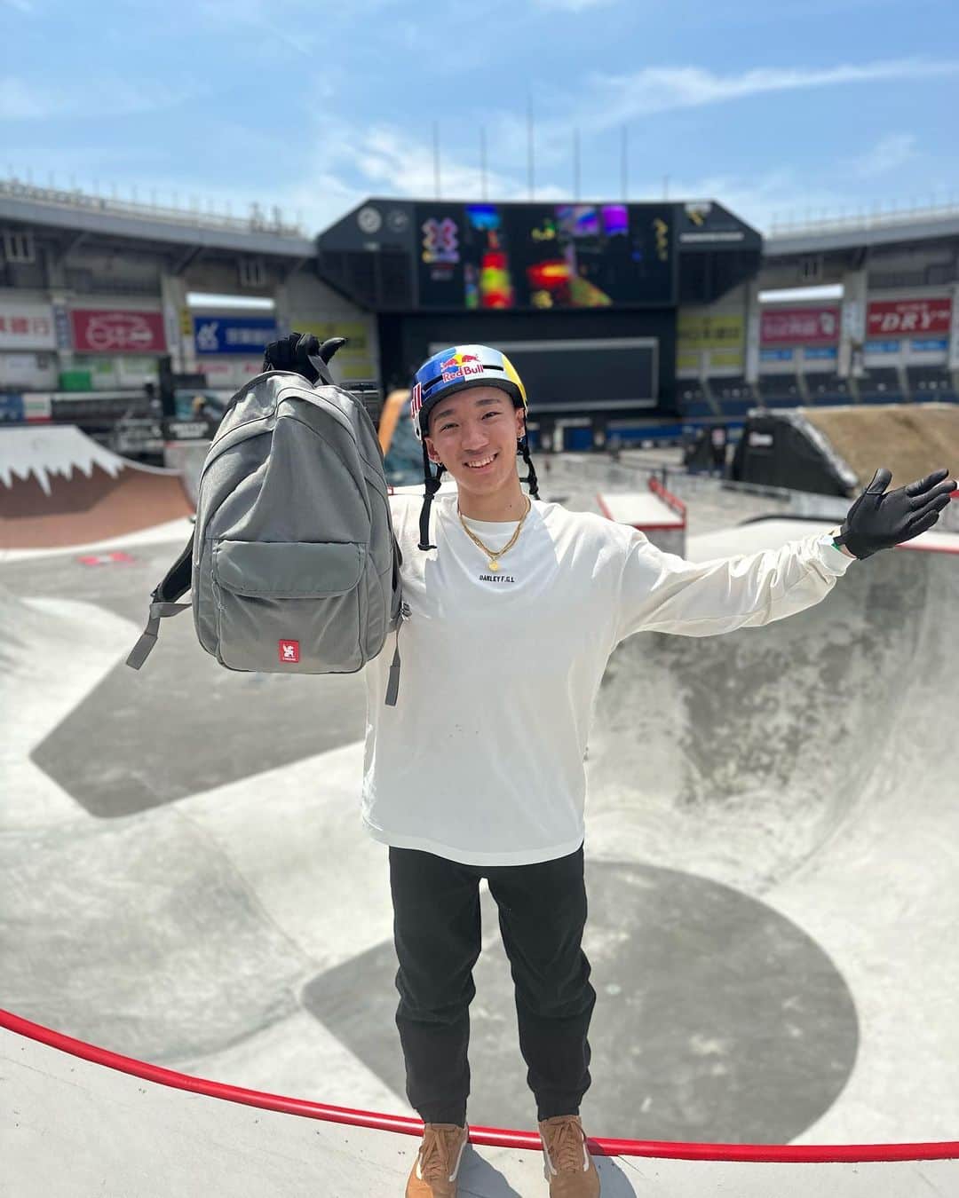 中村輪夢のインスタグラム：「So stoked to be joining the @chrome_japan team！ この度、クロームジャパン様と契約をさせて頂くこととなりました！ いつも最高のバッグありがとうございます！ まずは明日のXゲーム行ってきます🔥」