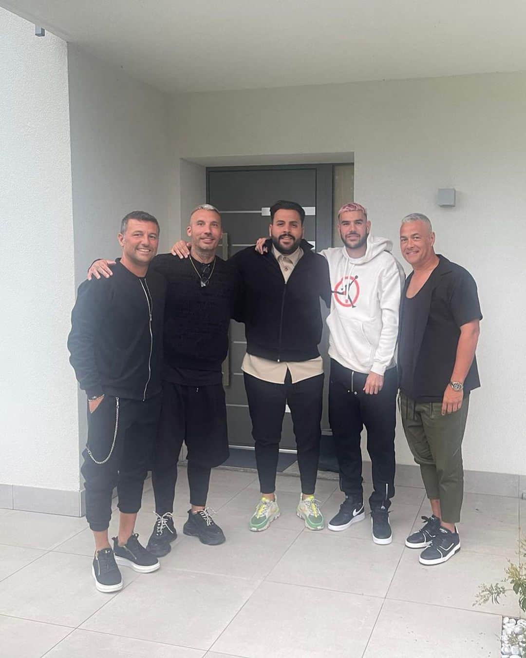 のインスタグラム：「Gracias mi hermano @theo3hernandez por estos días en Milán ❤️」