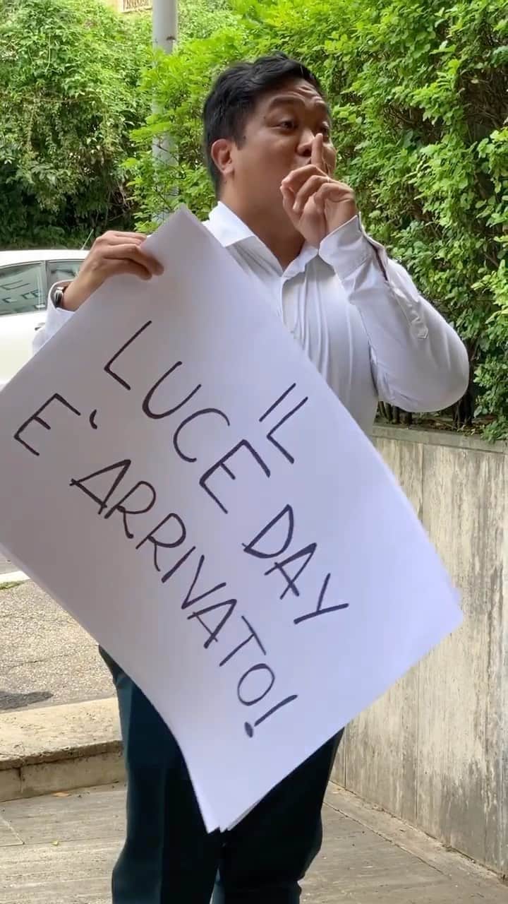 Alessia Marcuzziのインスタグラム：「E con Joel e’ subito LUCE ACTUALLY!!! Questo compleanno di @lucebyalessiamarcuzzi e’ pieno di sorprese!!!🤣🤣🤣」