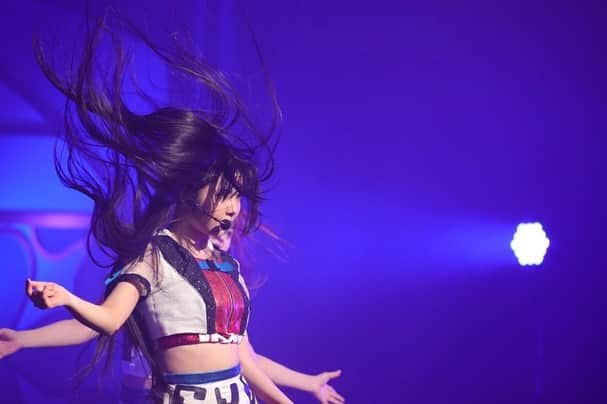北川愛乃のインスタグラム：「カメコさんが撮って下さった 横の写真⑅︎◡̈︎*   1枚目の髪の毛すごいっ😮！ 3枚目たのしそう😂  #ske48 #idol #カメコ さん #ありがとうございます❤️  #ske48春のチームコンサート2023」