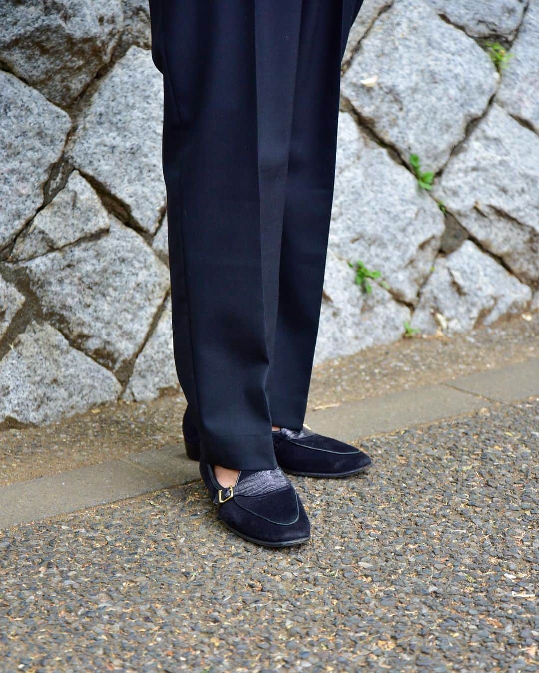 福島雄介さんのインスタグラム写真 - (福島雄介Instagram)「. . Linen shirt and linen jacket.  The colors and materials are early summer outfits... . . リネンのシャツにリネンのジャケット。 リネンものを少しずつ。 @massimo.daugusto の別注シャツはこの夏重宝しそうです。 . .  Glasses- @jacquesmariemage  Jacket- @ring_jacket Shirt- @massimo.daugusto  Pants- @tangent.clothing_official  Shoes- @baudoinlange  Acc- @hermes @givenchy @adawat_n_tuareg  . . #mensfashion #jacket #bespoke #dress #shirt #military #casual #ootdmen #menswear #jacketstyle #jewelry #glasses #menstyle #ootdfashion #mensclothing #ootd #vintagejewelry」5月12日 20時32分 - yusuke_tiamo_fukushima