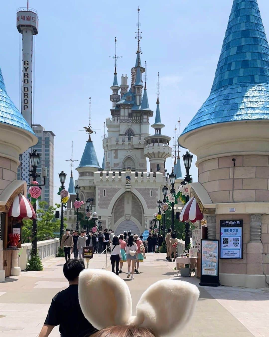 渡邉優さんのインスタグラム写真 - (渡邉優Instagram)「韓国🇰🇷 制服を着てロッテワールドへ🏰♡ ⁡ ⁡ ※自己満デス ⁡ ⁡ ⁡ 他にもいっぱい投稿したいものがあるけど 余韻に浸ってるうちにアップ🇰🇷♡ 投稿続きますがお付き合いください〜 ⁡ ⁡ ⁡ ＿＿＿＿＿＿＿＿＿＿＿＿＿＿＿＿ #韓国 #韓国旅行 #ロッテワールド #Lotteworld #korea #Seoul #롯데월드」5月12日 20時33分 - yu_watanabe_