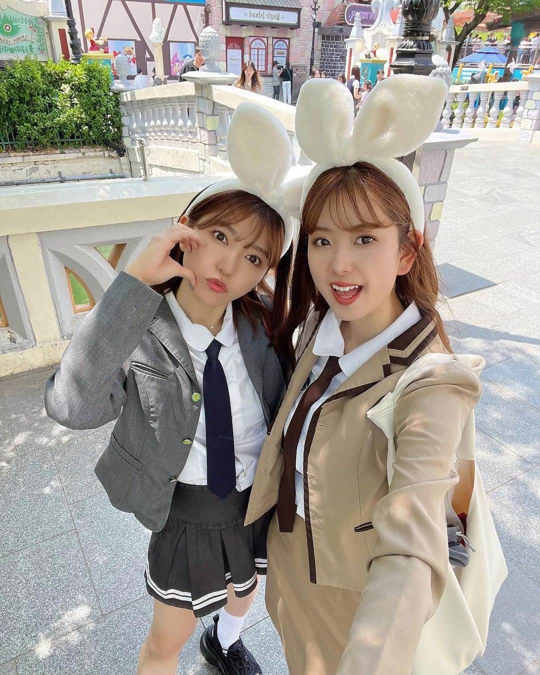 渡邉優さんのインスタグラム写真 - (渡邉優Instagram)「韓国🇰🇷 制服を着てロッテワールドへ🏰♡ ⁡ ⁡ ※自己満デス ⁡ ⁡ ⁡ 他にもいっぱい投稿したいものがあるけど 余韻に浸ってるうちにアップ🇰🇷♡ 投稿続きますがお付き合いください〜 ⁡ ⁡ ⁡ ＿＿＿＿＿＿＿＿＿＿＿＿＿＿＿＿ #韓国 #韓国旅行 #ロッテワールド #Lotteworld #korea #Seoul #롯데월드」5月12日 20時33分 - yu_watanabe_