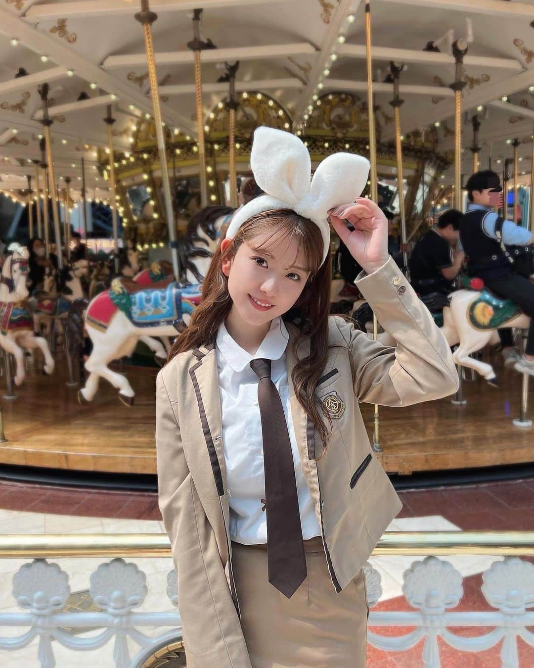 渡邉優さんのインスタグラム写真 - (渡邉優Instagram)「韓国🇰🇷 制服を着てロッテワールドへ🏰♡ ⁡ ⁡ ※自己満デス ⁡ ⁡ ⁡ 他にもいっぱい投稿したいものがあるけど 余韻に浸ってるうちにアップ🇰🇷♡ 投稿続きますがお付き合いください〜 ⁡ ⁡ ⁡ ＿＿＿＿＿＿＿＿＿＿＿＿＿＿＿＿ #韓国 #韓国旅行 #ロッテワールド #Lotteworld #korea #Seoul #롯데월드」5月12日 20時33分 - yu_watanabe_