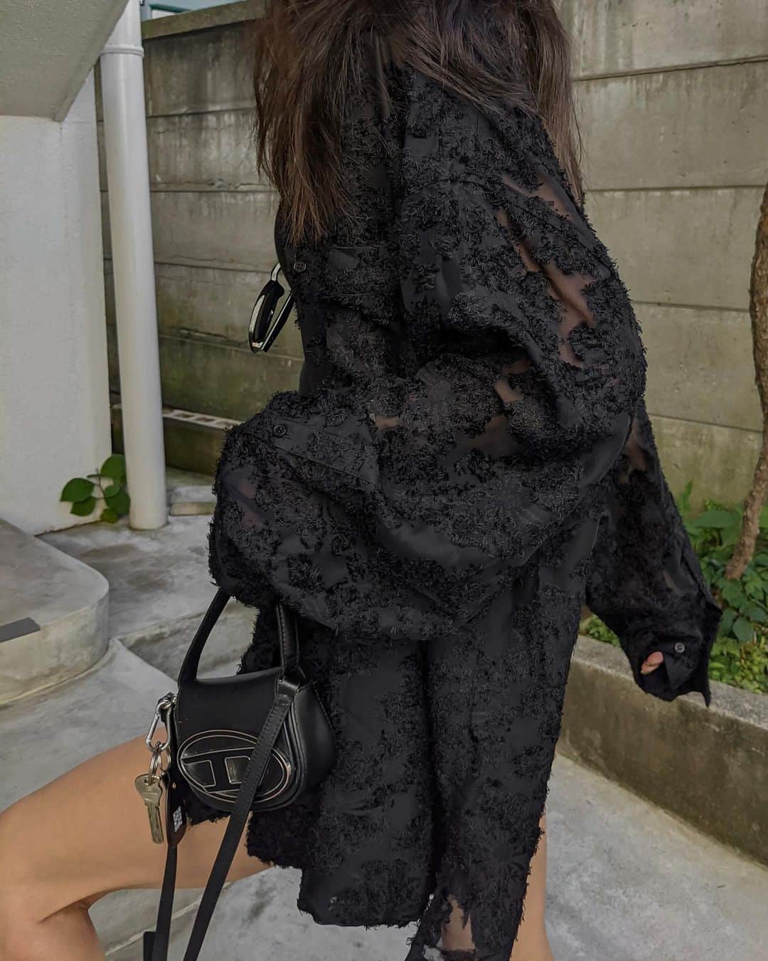 宮川由衣子さんのインスタグラム写真 - (宮川由衣子Instagram)「. 毎度人気のシャツとショーツのsetup🫶❤️ 今年はフリンジジャガードのシアー素材🤭 #横文字すご カジュアルかつ女っぽぉな感じが 今の気分にぴったりだぜ！！#誰 今週発売です❤️ . #fashion #outfit #ootd #aclent」5月12日 20時44分 - yuiko_miyagawa