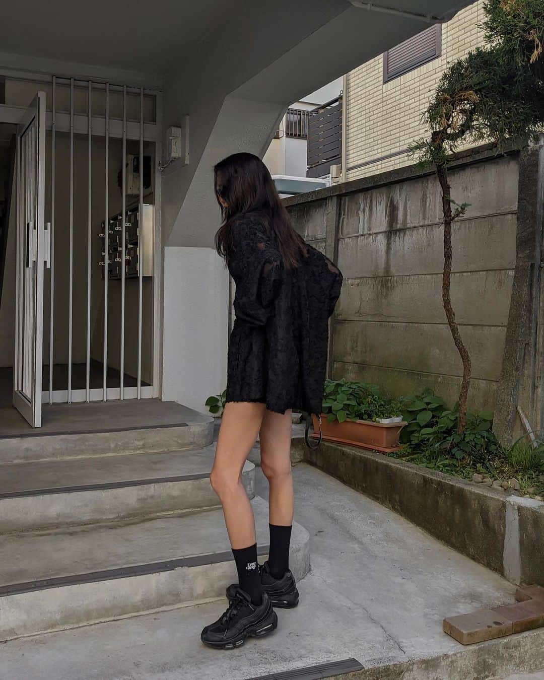 宮川由衣子さんのインスタグラム写真 - (宮川由衣子Instagram)「. 毎度人気のシャツとショーツのsetup🫶❤️ 今年はフリンジジャガードのシアー素材🤭 #横文字すご カジュアルかつ女っぽぉな感じが 今の気分にぴったりだぜ！！#誰 今週発売です❤️ . #fashion #outfit #ootd #aclent」5月12日 20時44分 - yuiko_miyagawa
