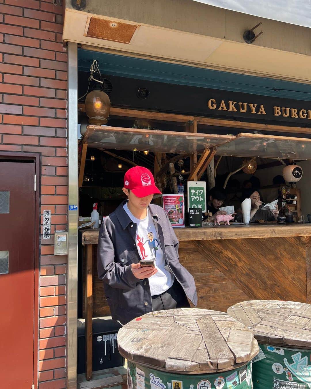 高崎凌さんのインスタグラム写真 - (高崎凌Instagram)「大阪の好きなハンバーガー屋さん🍔 かぶりついた #gakuyaburger」5月12日 20時45分 - ryo__takasaki