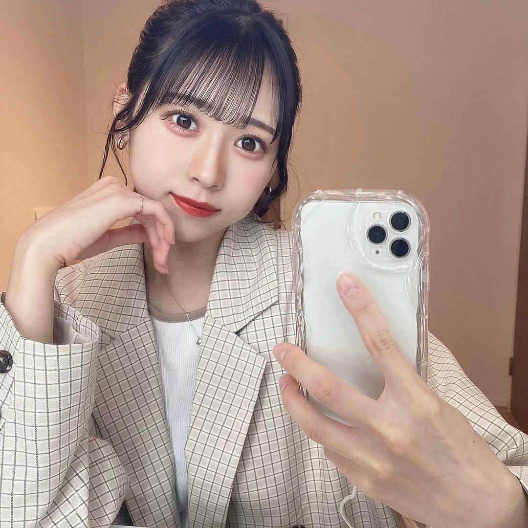 高橋美海のインスタグラム：「⁡ ⁡ ⁡ ⁡ ⁡ ⁡ そういえば、舞台期間に暗髪にしました💇‍♀️♡ ⁡ ⁡ ⁡ ⁡ ⁡ ⁡ ⁡ ⁡ #instagram #instadaily #i #hair #haircolor #ヘア #ヘアカラー #暗髪 #暗めカラー #ヘアアレンジ #髪型 #ポニーテール #巻き髪 #x純文学少女歌劇団 #髙橋美海」
