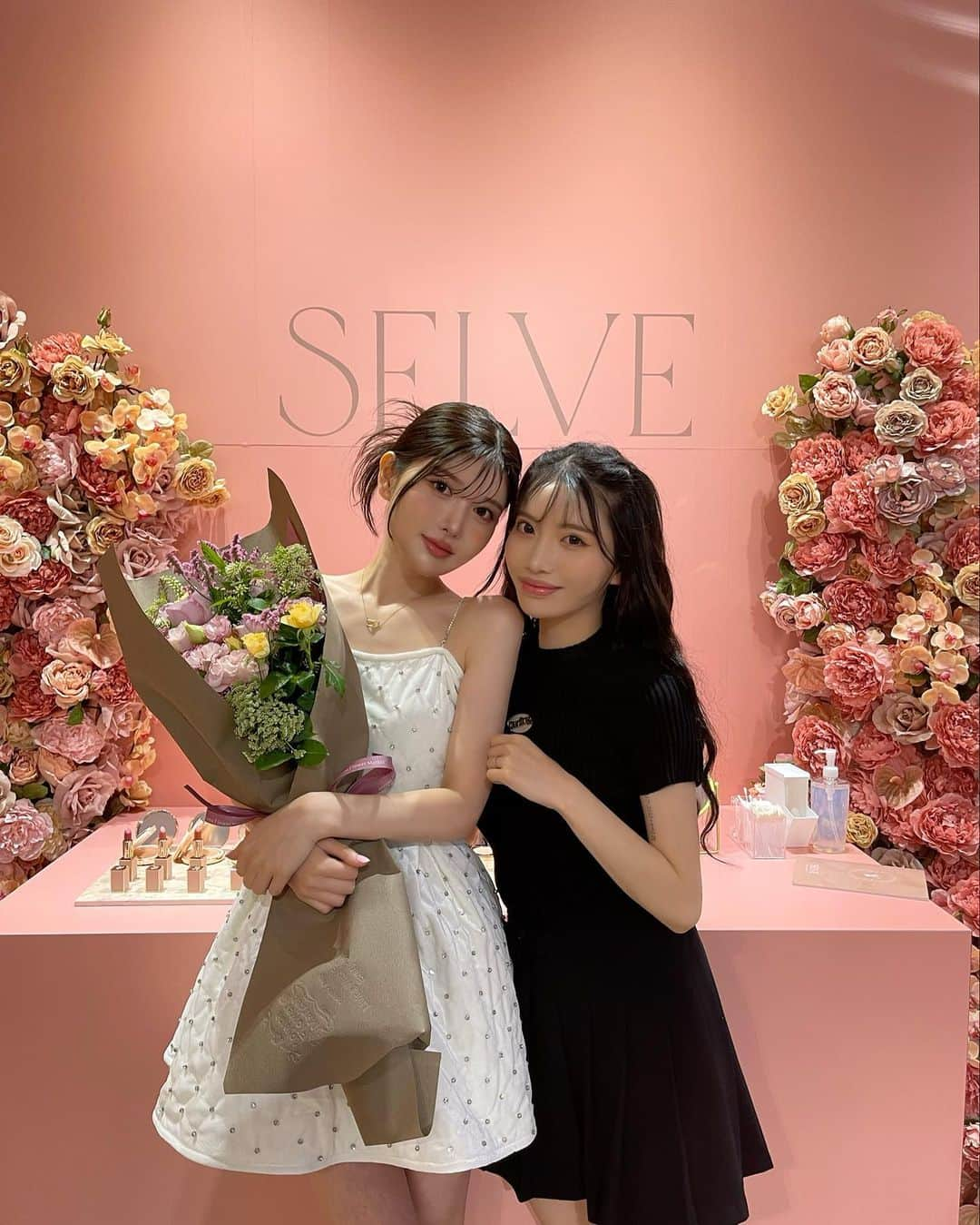 りえさんのインスタグラム写真 - (りえInstagram)「SELVE✨ 全てが美しかった💐🩷  コスメ本当に可愛すぎて、全部買って帰ってきた🫡🩷  幸せな時間でした〜  #selve#コスメ」5月12日 21時00分 - ririri060800