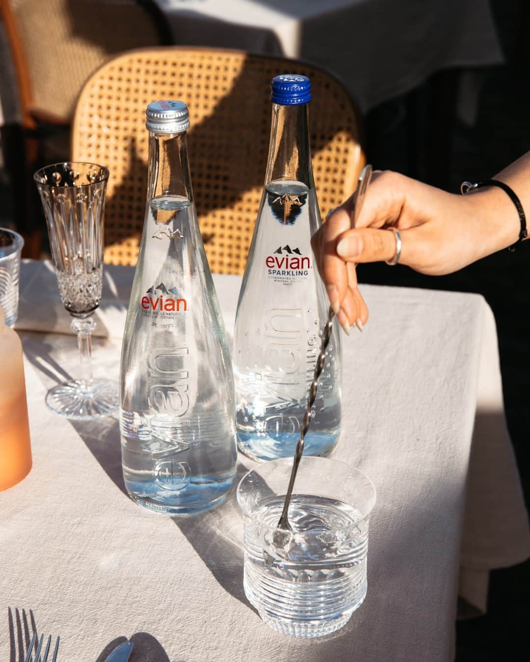 evianさんのインスタグラム写真 - (evianInstagram)「Unforgettable moments at the #WeAreOnaMilano soirée 🥂   Thank you @WeAreOna for crafting such a special event, fusing local culinary mastery with the crisp taste of evian mineral water. Showing off the true prowess of @The.Chefs.Guide network.  📷 @tanchv」5月12日 21時00分 - evianwater