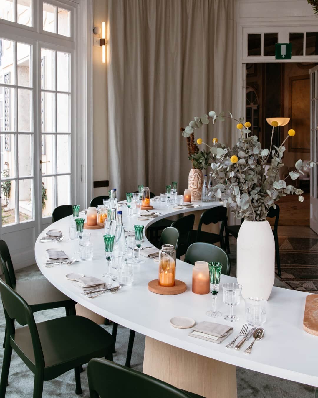 evianのインスタグラム：「Unforgettable moments at the #WeAreOnaMilano soirée 🥂   Thank you @WeAreOna for crafting such a special event, fusing local culinary mastery with the crisp taste of evian mineral water. Showing off the true prowess of @The.Chefs.Guide network.  📷 @tanchv」