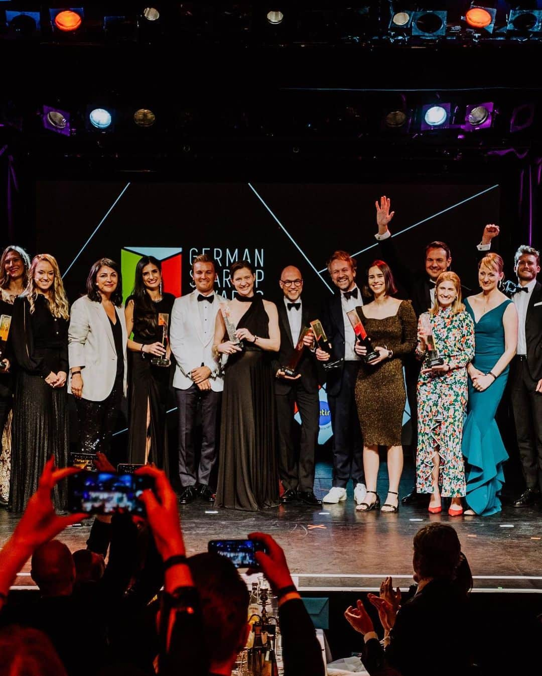 ニコ・ロズベルグさんのインスタグラム写真 - (ニコ・ロズベルグInstagram)「Fantastic to meet German chancellor @olafscholz, who held the opening speech at this year's German Startup Awards...his presence and authentic ambition gave us a lot of hope that he'll tackle the current bureaucratic challenges the German startup world faces. Things need to speed up!   It's been inspiring to join the award night as a laudator, celebrating founders and startups that accelerate change. Special congratulations to my portfolio startup Vay – Thomas Von der Ohe, CEO & Co-Founder of Vay won the "Founder of the Year" award. Well deserved!!」5月12日 20時54分 - nicorosberg