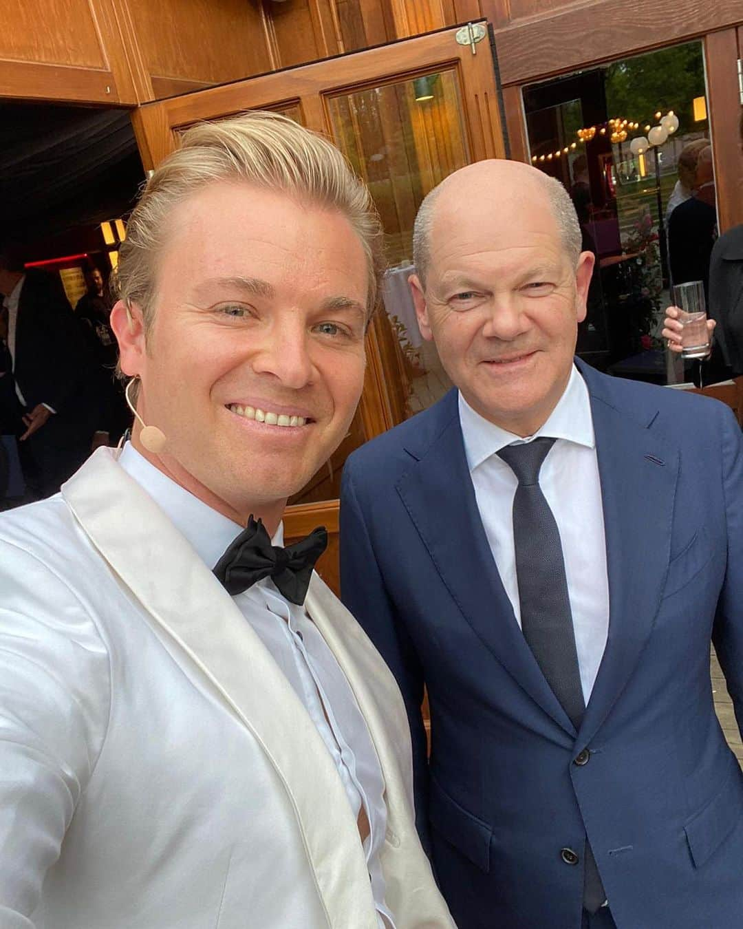 ニコ・ロズベルグのインスタグラム：「Fantastic to meet German chancellor @olafscholz, who held the opening speech at this year's German Startup Awards...his presence and authentic ambition gave us a lot of hope that he'll tackle the current bureaucratic challenges the German startup world faces. Things need to speed up!   It's been inspiring to join the award night as a laudator, celebrating founders and startups that accelerate change. Special congratulations to my portfolio startup Vay – Thomas Von der Ohe, CEO & Co-Founder of Vay won the "Founder of the Year" award. Well deserved!!」