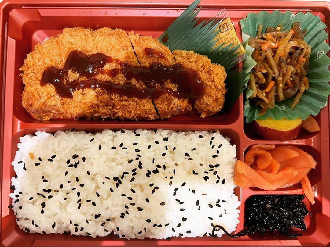 バカリズムのインスタグラム：「今知りたいでしょ飯 まい泉」