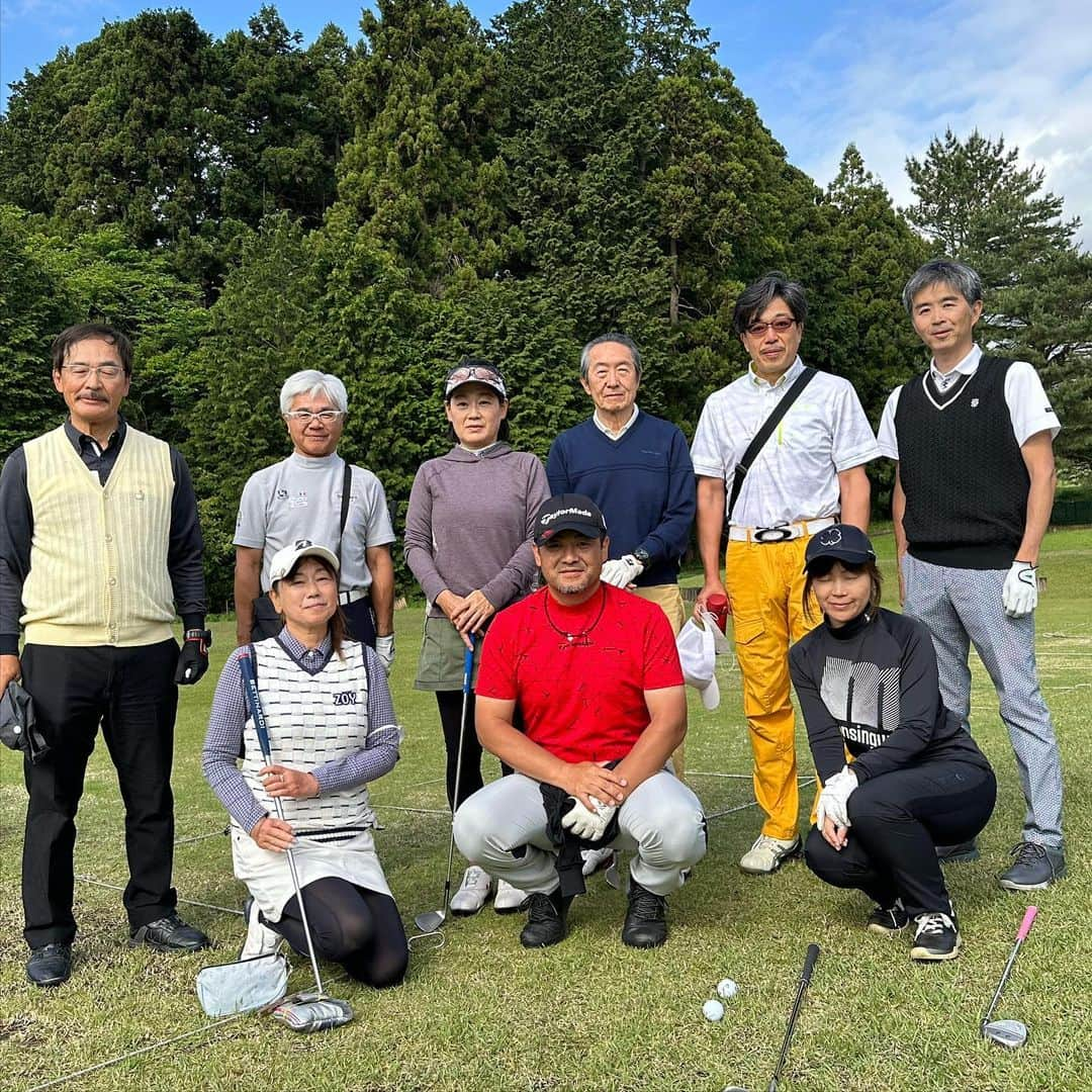 三觜喜一さんのインスタグラム写真 - (三觜喜一Instagram)「今日はMGAの定期ラウンド会でした！ 普段のレッスンでは私はプレーせず、 指導に徹するのですが、今日は一緒にプレー！ メンバーの皆様にコースマネージメント等をお伝えし、お客様と私が同じヘッドスピードでプレーしてどのようにスコアを作るのかを実践しながら伝えさせて頂きました！  皆様お疲れ様でした(^^)  #MGA #相互物産グループ #taylormade #taylormadeapparel  #smartgolf #stm #バランスe  #ecco  #teammitsuhashi  #チーム三觜 #三觜ゴルフアカデミー #三觜TV」5月12日 20時57分 - y.m.golf3284