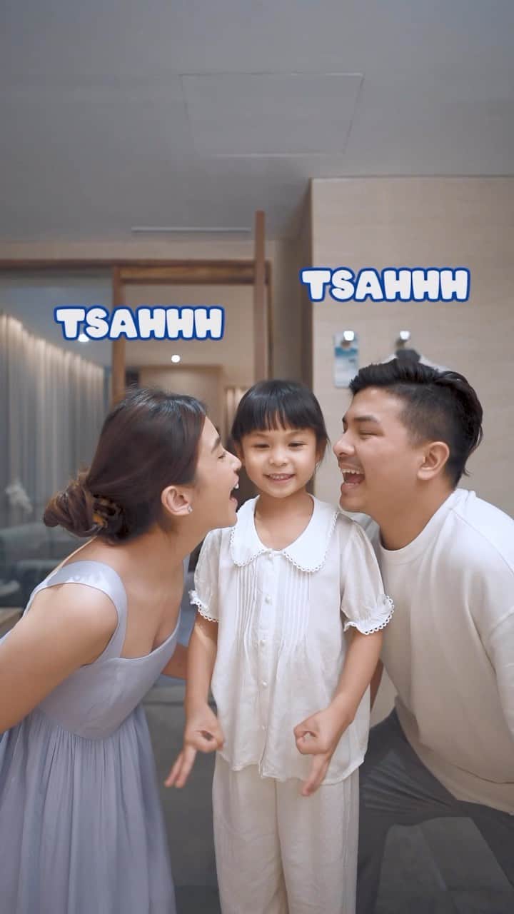 チェルシー・オリビアのインスタグラム：「Rutinitas sebelum kita tidur ❤️ Habis baca buku waktunya untuk sikat gigi.. nah untuk kesehatan gigi dan mulut keluargaku.. aku percaya Formula Family karena selain punya rasa yang pas untuk aku sekeluarga, Formula Family juga ada SPL Technology yang bikin gigi jadi lebih kuat dan segarnya tahan lama 🥰  Rasanya seneng banget bisa menjadi bagian dari keluarga Formula.. apalagi sejak ada Formula Family kami jadi semakin sadar betapa pentingnya merawat gigi sejak dini ❤️   Yuk beli Formula Family sekarang di Tokopedia dan dapetin diskon 60% dan hadiah menarik lainnya! Info lebih lanjut langsung ke akun @formulaoralcare yah」