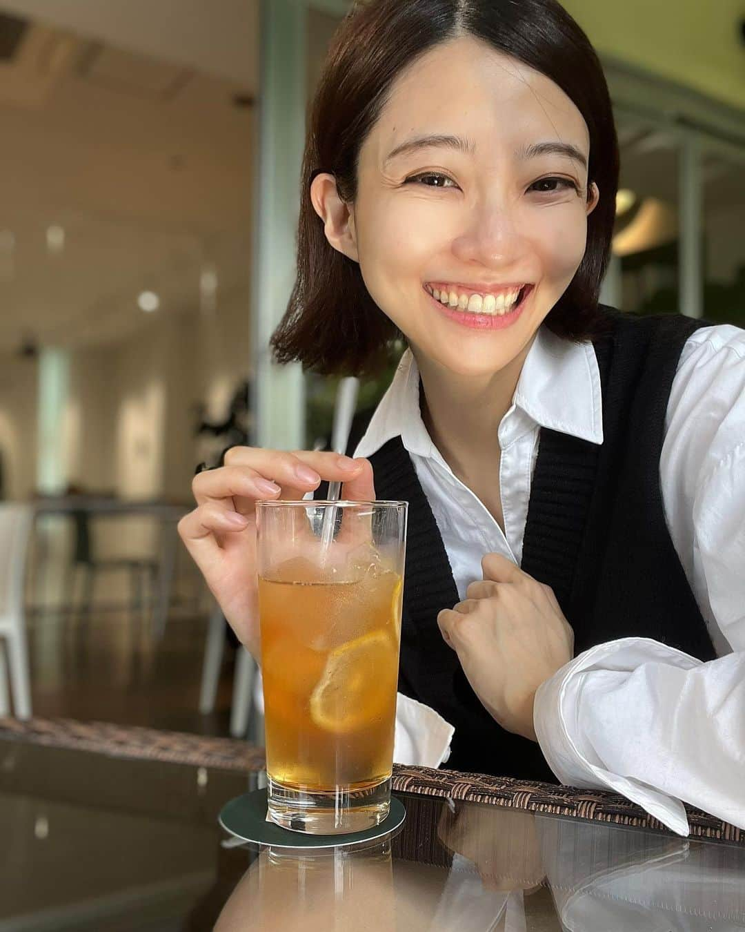 中村祐美子さんのインスタグラム写真 - (中村祐美子Instagram)「🐝  久留米さんぽ。 撮影現場行く前に少し時間あったので、 おしゃれなカフェに立ち寄ったよーう。  久留米、昔ながらのラーメン屋と、おしゃれなカフェとが混在する不思議な街。  #久留米 #久留米カフェ #久留米グルメ #福岡 #カフェ #カフェ巡り #レモネード #achtcafe」5月12日 21時02分 - yumikonakamura.jp