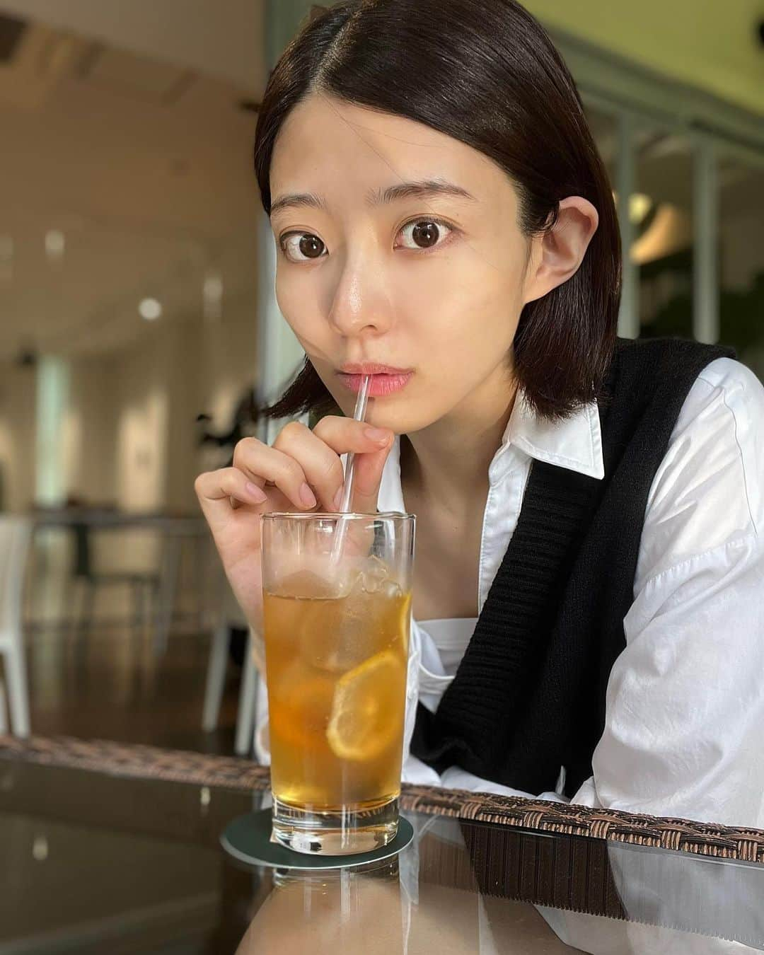 中村祐美子さんのインスタグラム写真 - (中村祐美子Instagram)「🐝  久留米さんぽ。 撮影現場行く前に少し時間あったので、 おしゃれなカフェに立ち寄ったよーう。  久留米、昔ながらのラーメン屋と、おしゃれなカフェとが混在する不思議な街。  #久留米 #久留米カフェ #久留米グルメ #福岡 #カフェ #カフェ巡り #レモネード #achtcafe」5月12日 21時02分 - yumikonakamura.jp