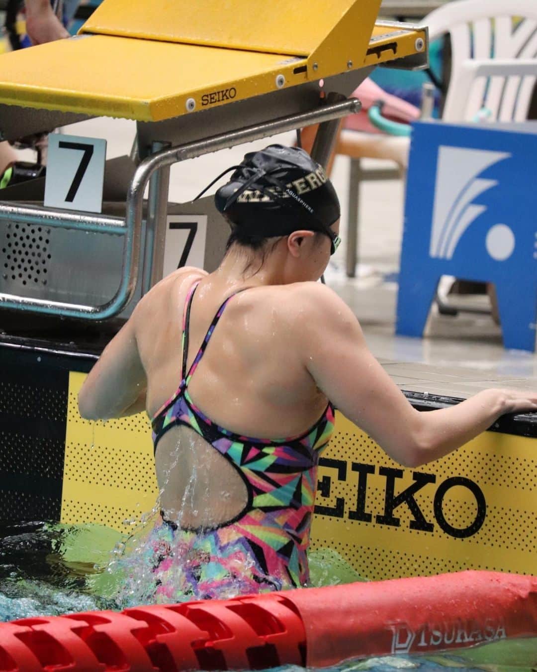 松田志保さんのインスタグラム写真 - (松田志保Instagram)「＊ このときの背中が撮りたかってん！ って言うてた。トレーナーが。笑  厚みと広さがすんごいな？😤💪🏻笑  そんな先輩とダイエットの約束をしました。笑 絞って動ける身体にする。😇 がんばりましょう☺️笑  @wonderyears_swim ❤️ @funkita.jp 🧡 @funkitaswimwear 💛  #finswimming #swimming #athlete #wonderyears_swim #funkitajp #funkita #lovefunkita #funkettes #roadtobest #フィンスイミング #水泳 #プール #アスリート #ワンダーイヤーズ #ファンキタ #日本代表 #世界でメダルを獲るまであきらめない #roadtoWG #roadtoworldchampionships #tobemyself」5月12日 21時06分 - 527shiho