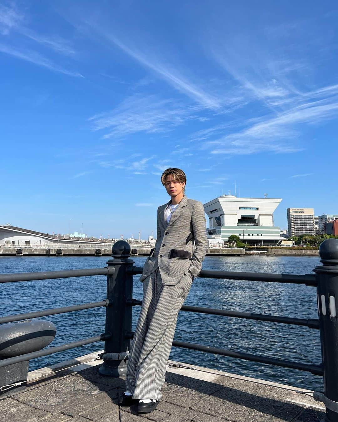 やまとさんのインスタグラム写真 - (やまとInstagram)「☀️👞  Suit: @sulvam_official  Sneaker: @nike × @xxxibgdrgn」5月12日 21時13分 - com.subyama