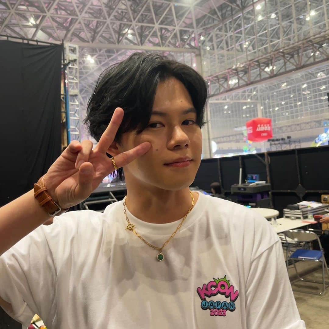 小笠原海のインスタグラム：「. 本日は KCON JAPAN 2023 CONNECTING STAGEのMCをさせていただきましたー！ 大好きなK-POPアーティストの方々にお話を伺いました。 来てくださったファンの方に楽しんでいただけていれば幸いです☺️ 明日と明後日も開催されているので、ぜひ遊びに行ってくださいね〜🕺 @kconjapan  #KCON #KCONJAPAN2023」