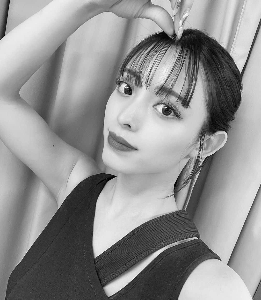 飯田りほのインスタグラム：「10年振りの前髪はあった方がいいっていう人とない方がいいって言う人五分五分🥱🥱🥱 . . . #前髪作ってみた #10年振りくらい」
