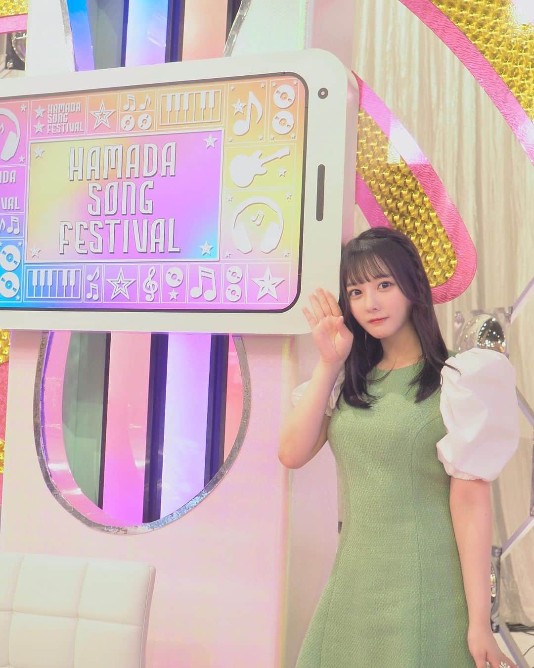 齊藤なぎさのインスタグラム：「オオカミ少年 ハマダ歌謡祭 出演させていただきます🎶 ⁡ ⁡ 音楽を聞くことや歌うことがとても好きなので 出演させていただけて本当に嬉しいです！ ⁡ ⁡ そして久しぶりに歌っている姿をみんなに見ていただけるのか…とドキドキしています🫶🏻 ⁡ ⁡ 放送日は、5月19日金曜日 19時からです✨ ぜひ当日は一緒に盛り上がりましょう！ おたのしみに！！ ⁡ ⁡ ちなみに写真の二枚目は、歌ってる風です。笑 ⁡ #オオカミ少年 #ハマダ歌謡祭 #齊藤なぎさ」