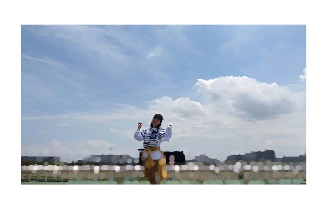 さとう珠緒のインスタグラム：「今日はいいお天気でしたね  広い空がとっても気持ち良かったです♪  楽しいロケでした〜♪  #良い週末を✨」