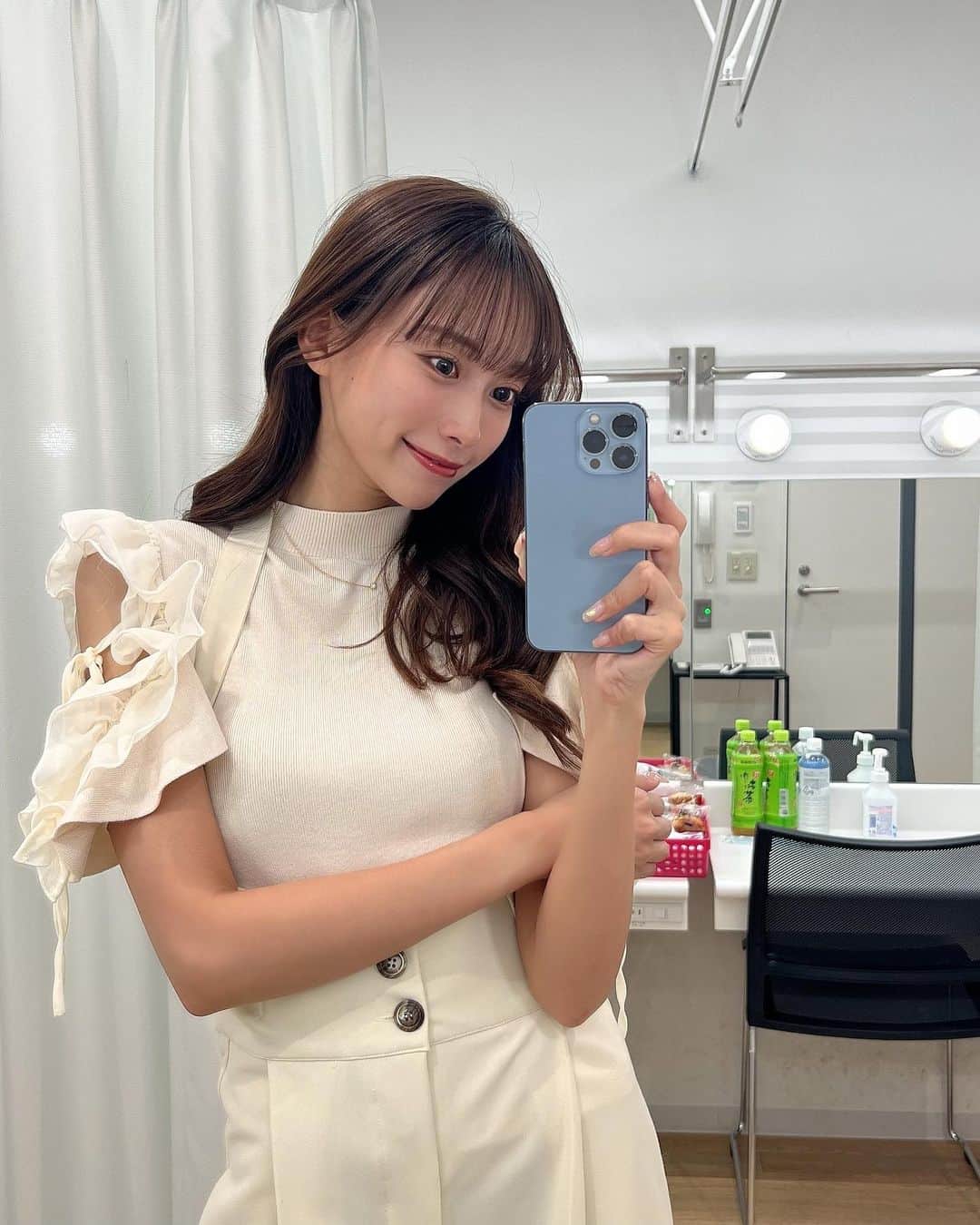 岡島彩花のインスタグラム：「GW特番の時の衣装🤍🤍」
