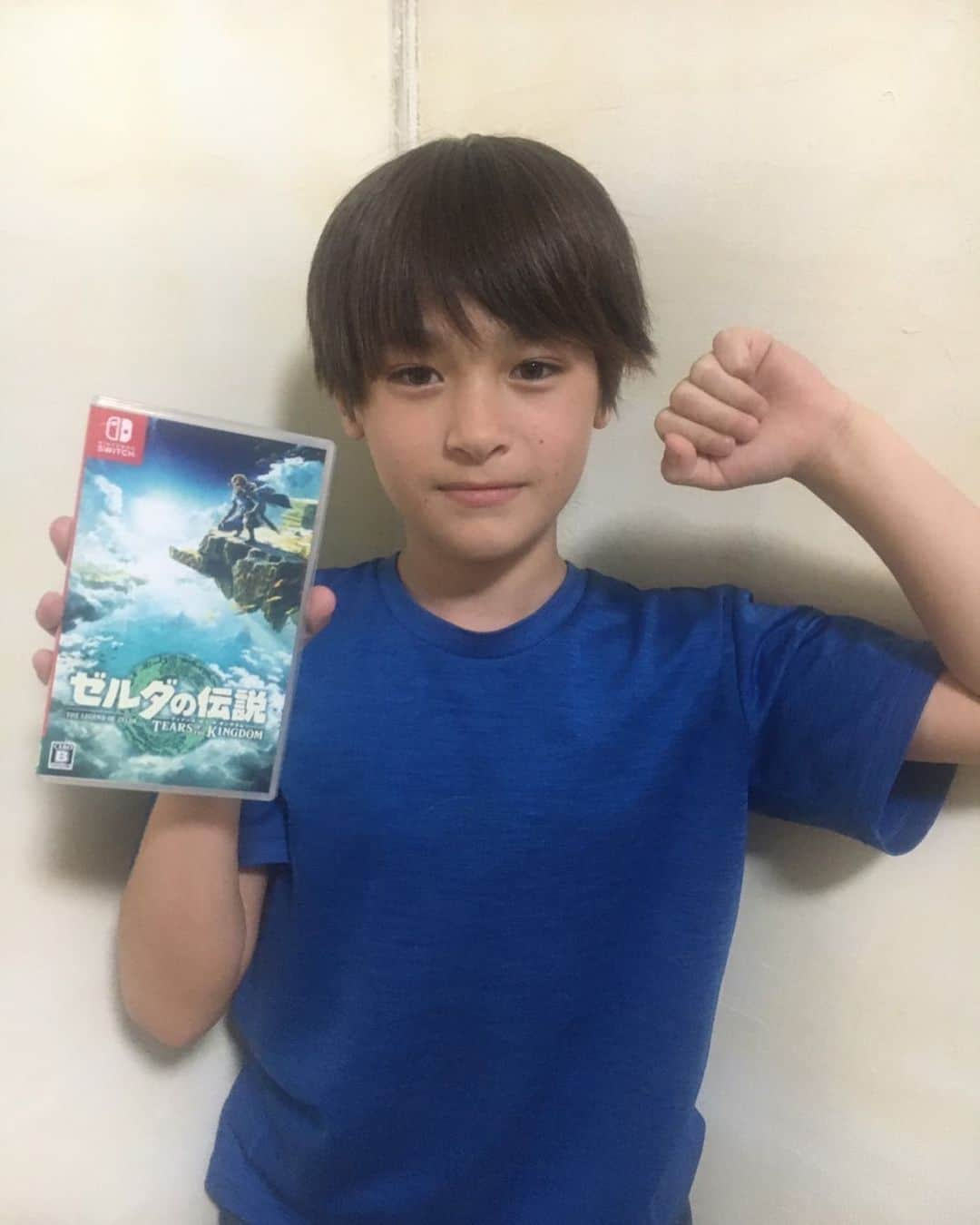 ホリプロ Actorのインスタグラム：「発売日にゲット！  近々にYouTubeであげます。  #リンゼイ尊 #10歳　#小学5年生  #ゼルダの伝説  #ティアーズオブザキングダム #任天堂 #発売日」