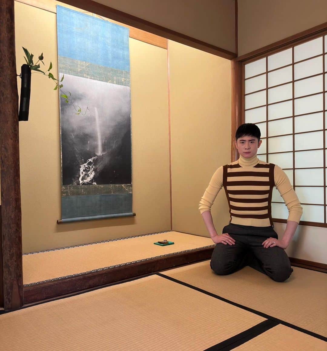 タイキさんのインスタグラム写真 - (タイキInstagram)「@prada のコンテポラリーカルチャーをテーマにした世界巡回型イベント「PRADA MODE」の第9弾が、東京都と国の重要文化財にも指定されている東京都庭園美術館で開催され、本日伺わせていただきました✨　  重要文化財の茶室「光華」での光華茶会にも参加させていただき、茶道について初めて学び、体験し、素晴らしい時間を過ごしました🍵✨  建築、庭園、アート、音楽が融合した類をみない体験ができる貴重なイベントでもっともっと滞在したかったなぁ🥹✨  @prada さま、素敵な体験をありがとうございました‼️  #pradamode #taikinoah」5月12日 21時46分 - taiki_jp