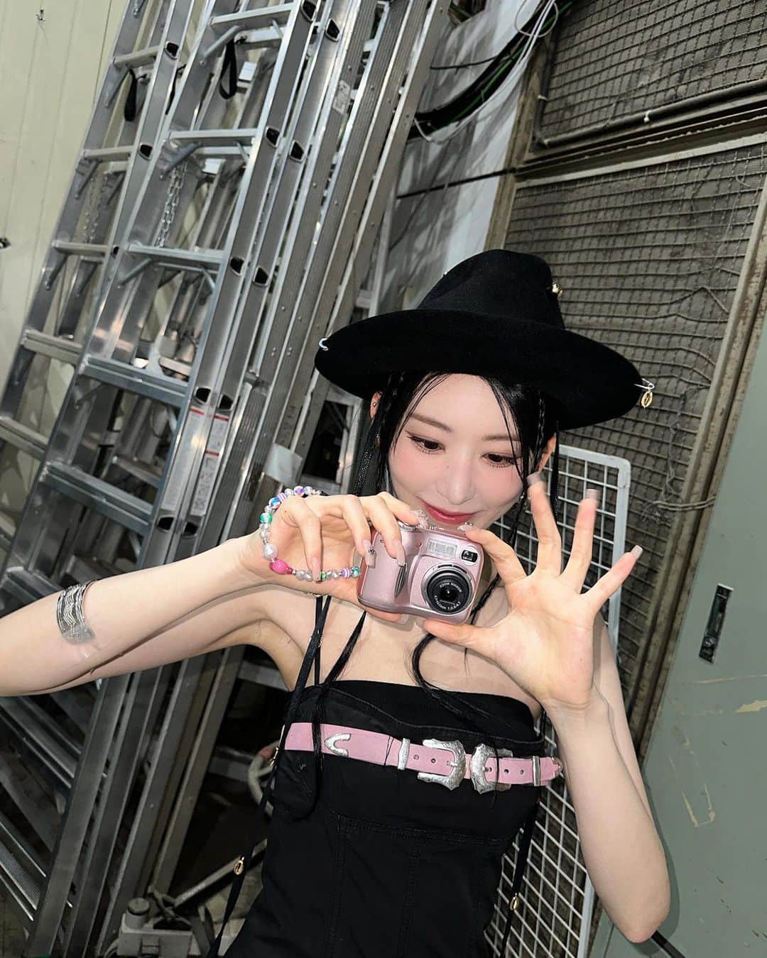 宮脇咲良さんのインスタグラム写真 - (宮脇咲良Instagram)「🩷🖤🤠」5月12日 21時47分 - 39saku_chan