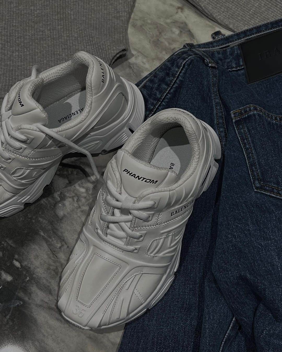 小原優花のインスタグラム：「👖👟🤍🤍」