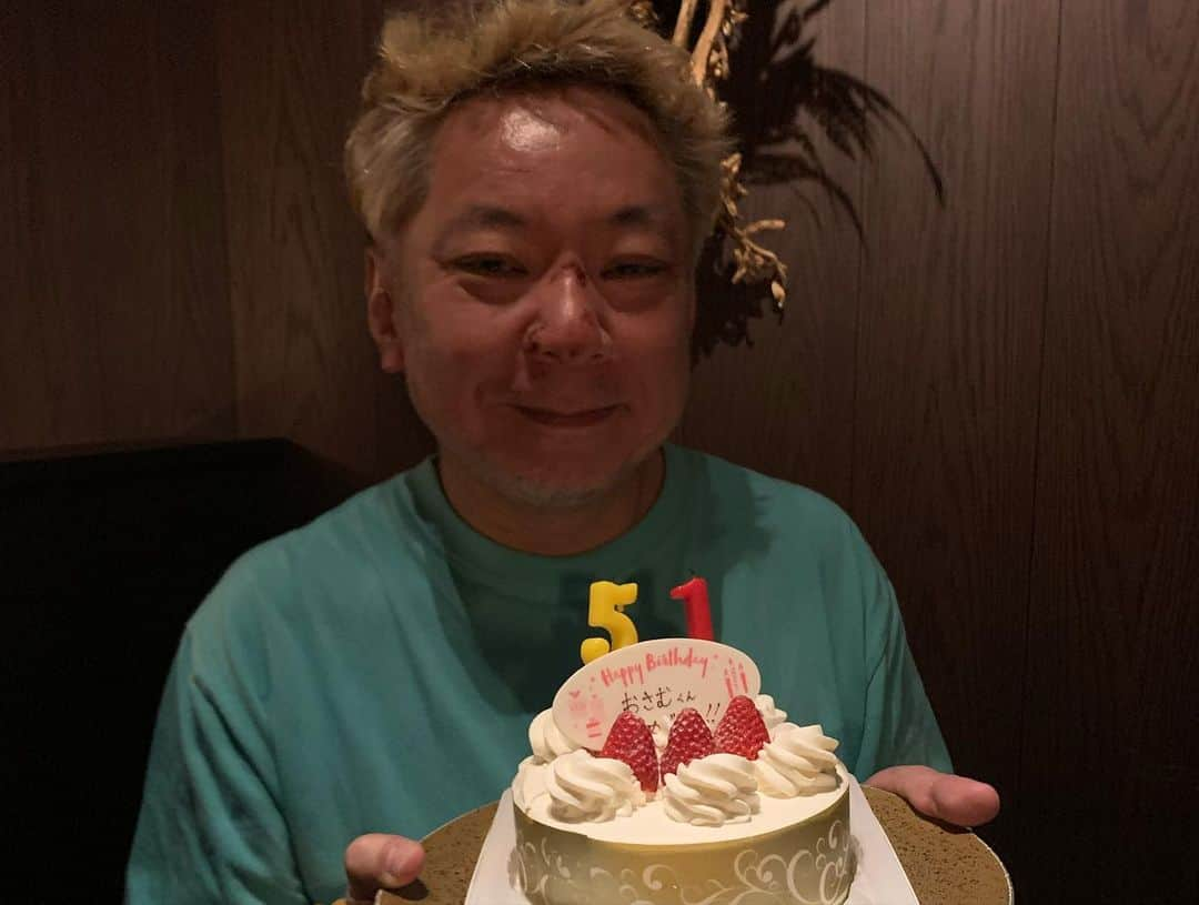 豊ノ島大樹さんのインスタグラム写真 - (豊ノ島大樹Instagram)「先日今田さん主催のおさむさんの誕生日会に参加しました。 若い51歳ですわ。 身体には気をつけてください！ (血圧下げてください)  今田さんご馳走様でした。 「うま今田！」でした！  #豊ノ島 #高知 #宿毛 #今田耕司さん #鈴木おさむさん #入江慎也さん #久保田悠来さん #バケモン先生(浅井さん) #めっちゃ細田(高橋)」5月12日 21時55分 - toyonoshima_daiki