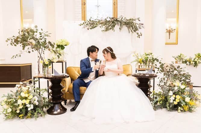 アーカンジェル 迎賓館　仙台さんのインスタグラム写真 - (アーカンジェル 迎賓館　仙台Instagram)「. 【ソファメイン席】 . . 新郎新婦の席をソファにすると まるでフォトブースのように ゲストとのお写真を残すことができます📸 . こだわりの衣装も 披露宴中ず〜っと 皆様から全身をご覧いただけます！ . . 衣装や装飾 結婚式後にもずっと残る写真に こだわる新郎新婦様 . ゲストと写真を撮ったりお話をしたり 距離感の近いご結婚式をご希望の 新郎新婦様におすすめです💁🏻‍♀️ . .  #アーカンジェル迎賓館仙台 #アーカンジェル迎賓館 #テイクアンドギヴニーズ  #tg花嫁 #仙台花嫁  #プレ花嫁 #weddingphoto #ソファ席 #フォトブース #入籍  #仙台結婚式場  #式場探し」5月12日 21時55分 - arkangel_geihinkan_sendai