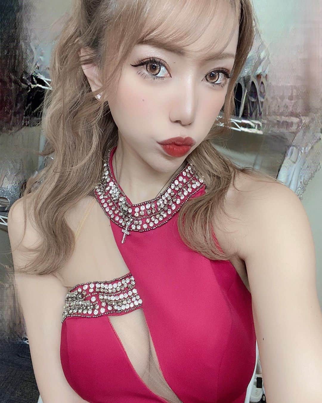 あゆかのインスタグラム：「金曜日♡♡♡ 頑張ってこおお👶  .  #千葉キャバクラ#千葉富士見キャバ嬢#千葉富士見町キャバ嬢#千葉富士見キャバクラ#arドレス#ジュエルズドレス#千葉#ファッション好きな人と繋がりたい#ヘアメイク#お家スタイル#息してる？#followｍe4 #follow4like#followtrain  .  .」