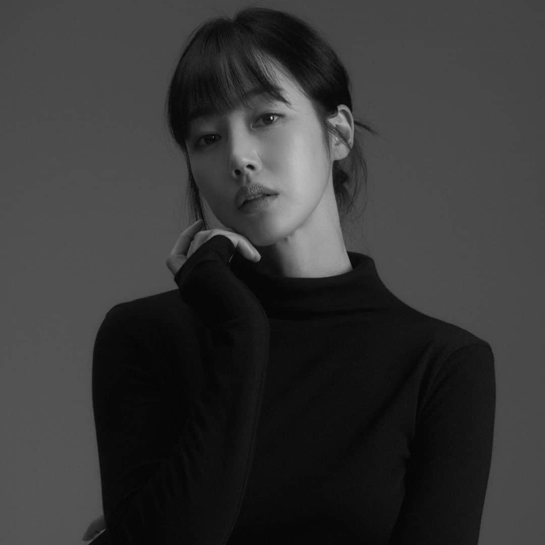 ソ・ウナのインスタグラム：「New Profile ✨ Photo @kimyoungwho  Hair @callme9d  Makeup @m_up_yun」