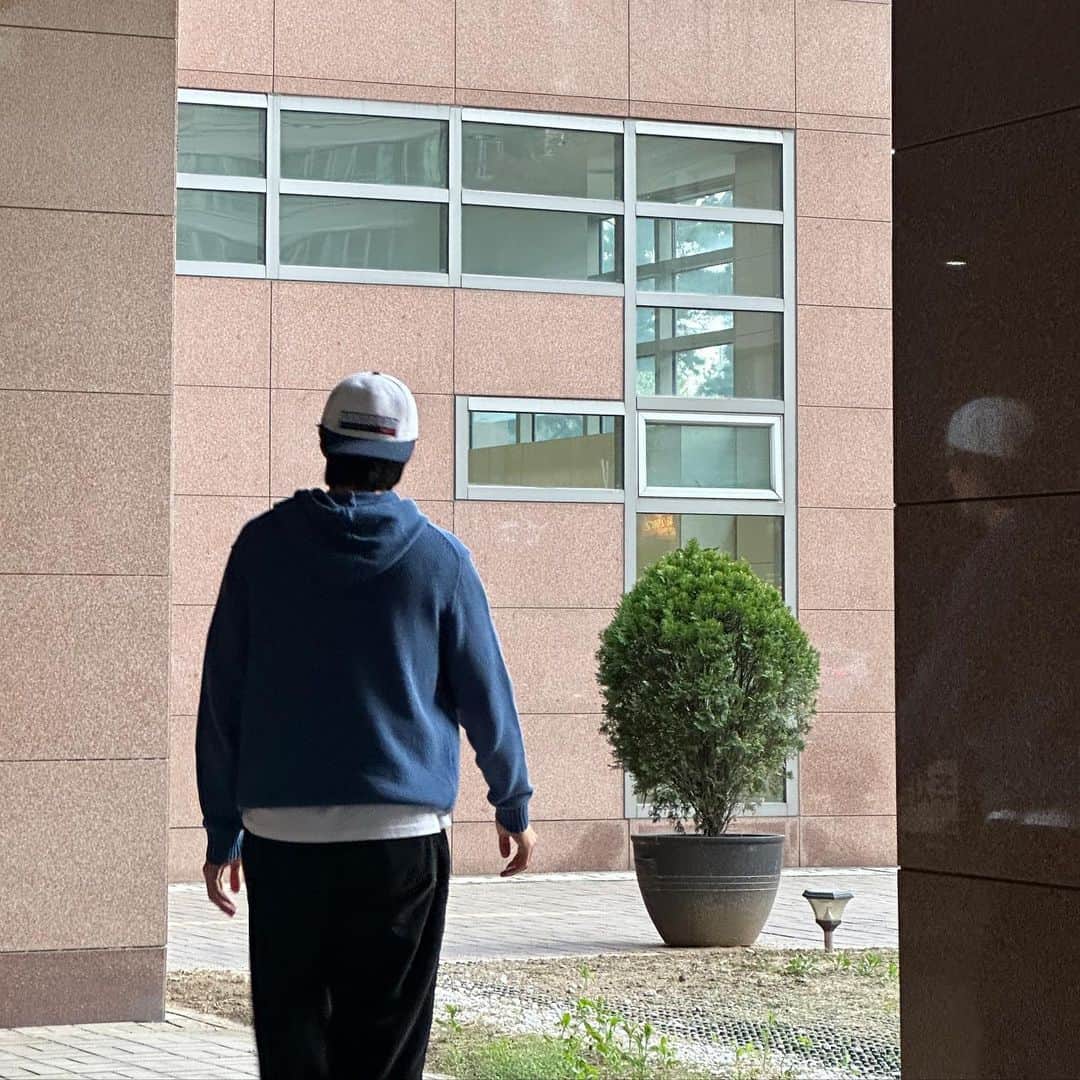 リュ・ジュニョルさんのインスタグラム写真 - (リュ・ジュニョルInstagram)「But you liked me yesterday.」5月12日 21時56分 - ryusdb